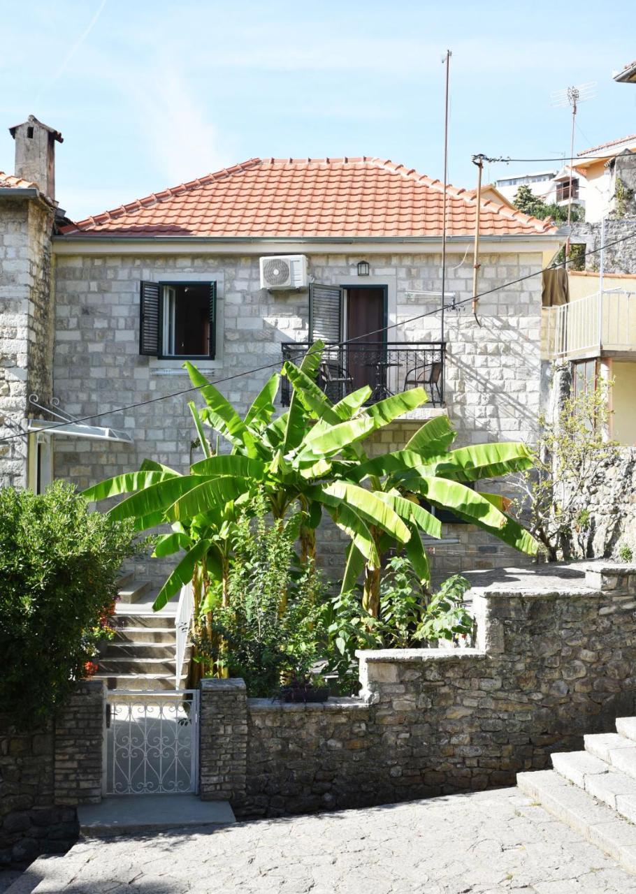 Vila Kula 1830 Apartments Herceg Novi Bagian luar foto
